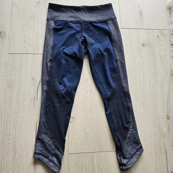 Lululemon Wunder Under Crop Sashiko - size 2 - Picture 4 of 7